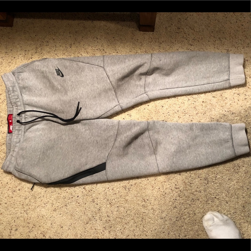 Grey Nike tech fleece jogger